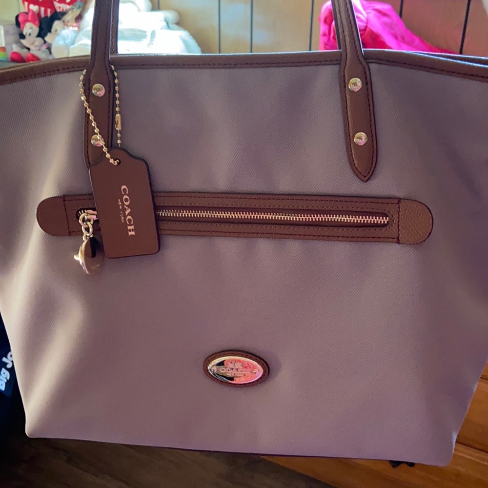 Mint condition coach handbag !